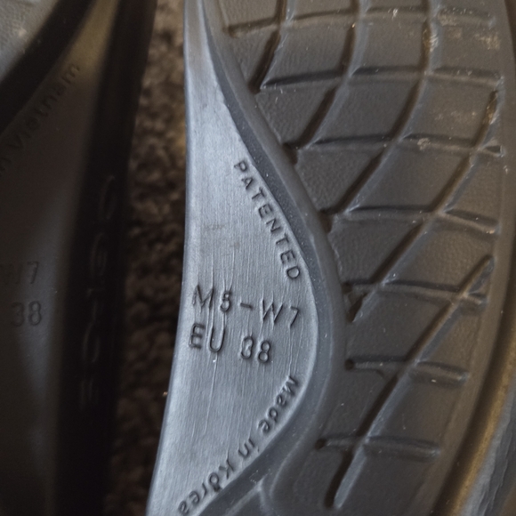 OOFOS Ooriginal Black Recovery Sandals 7 - Picture 12 of 12